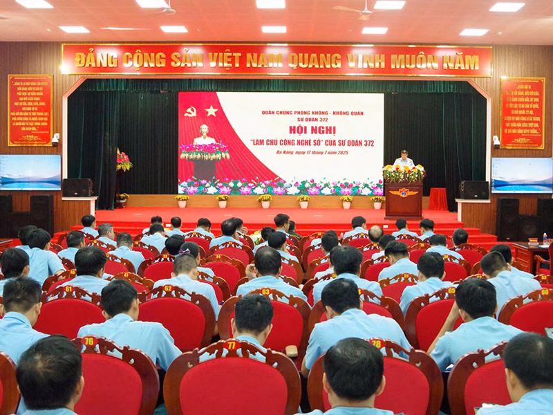 Sư đoàn 372: Nâng cao nhận thức về chuyển đổi số và an toàn thông tin Quang cảnh Hội nghị.