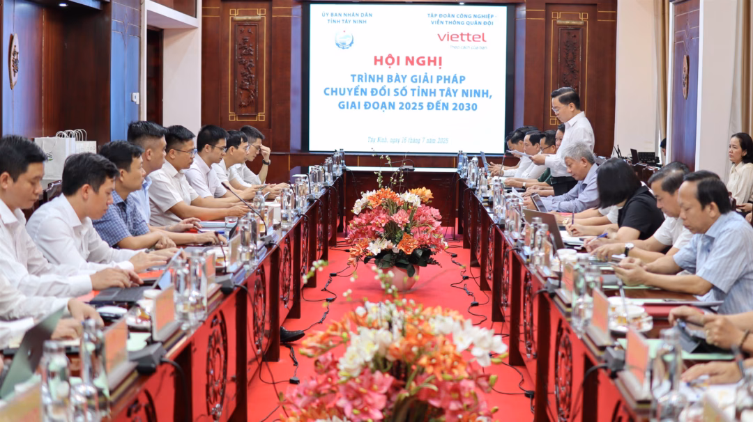 Tây Ninh tăng cường hợp tác với Viettel trong chuyển đổi số