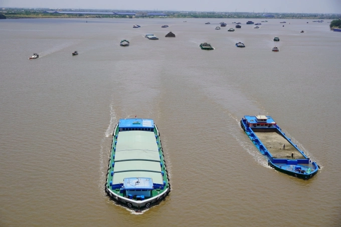 Tây Ninh thu hút đầu tư lớn từ các tập đoàn đa quốc gia Giao thông Thủy trên sông Vàm Cỏ Đông, đoạn qua Tây Ninh. Ảnh: Hoàng Nam