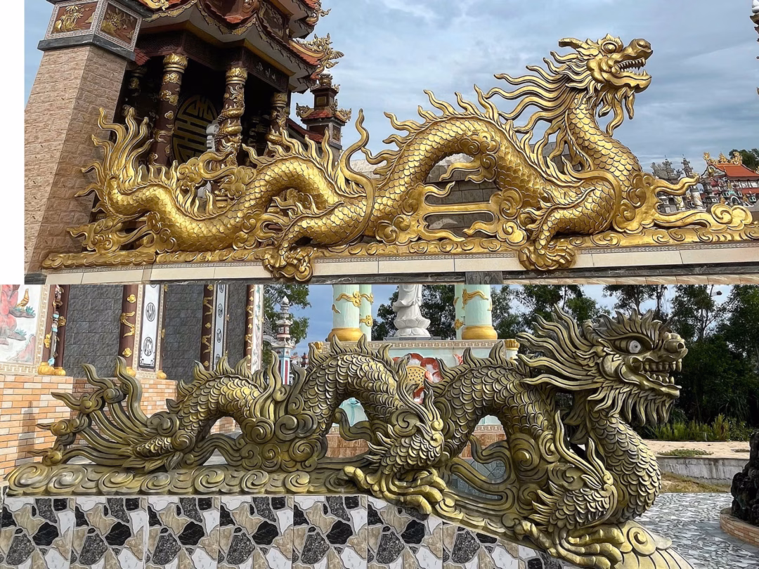 Thành phố lăng mộ ở Huế: Hội tụ độc đáo và cổ kính Linh vật rồng ở lăng mộ.