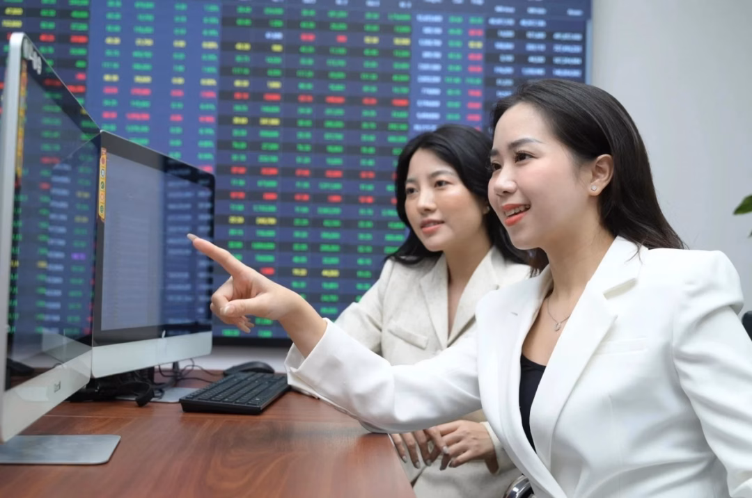 Chứng khoán ngày 18/7: Rung lắc xuất hiện nhưng khó “cản bước” VN-Index tiến về đỉnh lịch sử