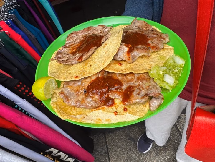 Tiệm taco bình dị trở thành nhà hàng một sao Michelin đầu tiên ở Mexico Món taco đơn giản nhưng thu hút nhiều thực khách - Ảnh: Eternal Spring