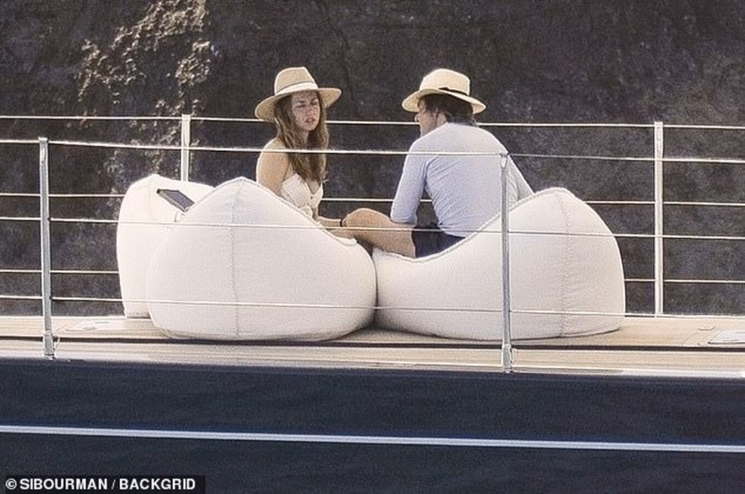 Tom Cruise hẹn hò Ana de Armas sau thời gian đồn tình ái Tom Cruise và Ana de Armas hợp tác trong dự án mới, dự kiến khởi quay vào tháng 8 (Ảnh: DM).