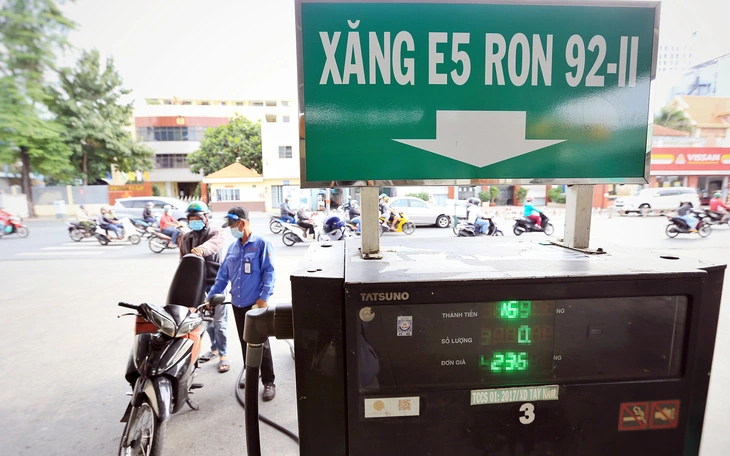 Việt Nam chuẩn bị áp dụng bắt buộc xăng E10 từ 2026 Bắt buộc dùng xăng E10 từ ngày 1-1-2026 - Kỳ 1: Doanh nghiệp lo trở tay không kịp - Ảnh 3.