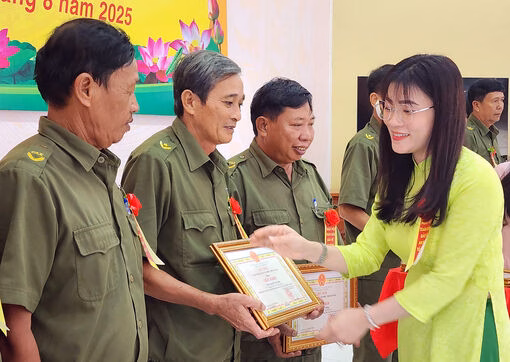 An Giang: Tặng quà, thăm hỏi các gia đình chính sách nhân ngày Thương binh – Liệt sĩ Xã Tân Hiệp tổ chức ngày hội toàn dân bảo vệ an ninh Tổ quốc năm 2025