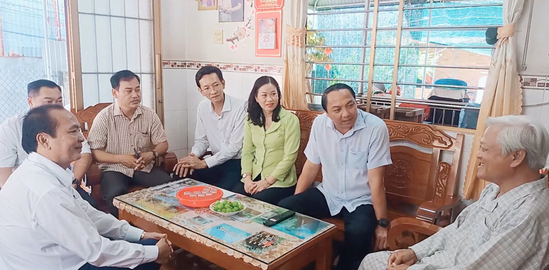 An Giang: Tặng quà, thăm hỏi các gia đình chính sách nhân ngày Thương binh – Liệt sĩ Thi hành lệnh bắt bị can để tạm giam trong vụ lừa đảo chiếm đoạt tài sản