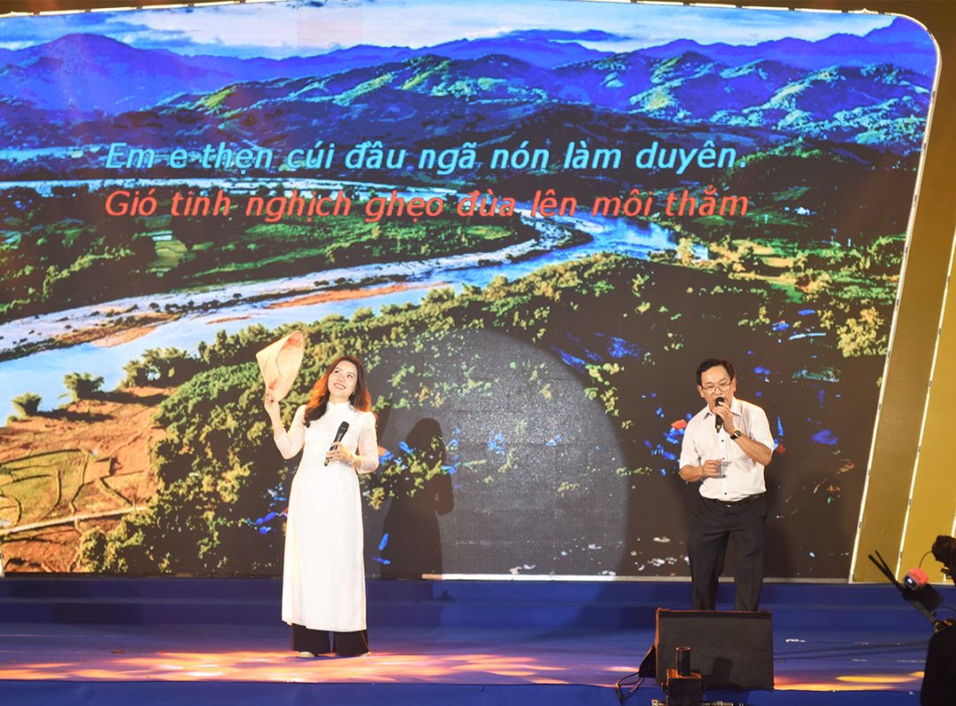 dem nhac 'thanh am thoi gian': ky niem 50 nam thanh lap truong thpt so 1 tu nghia - 21