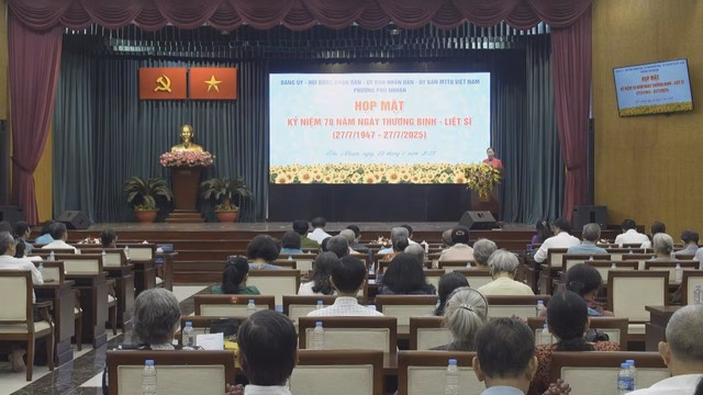 Phường Phú Nhuận tổ chức buổi họp mặt các gia đình chính sách tiêu biểu.