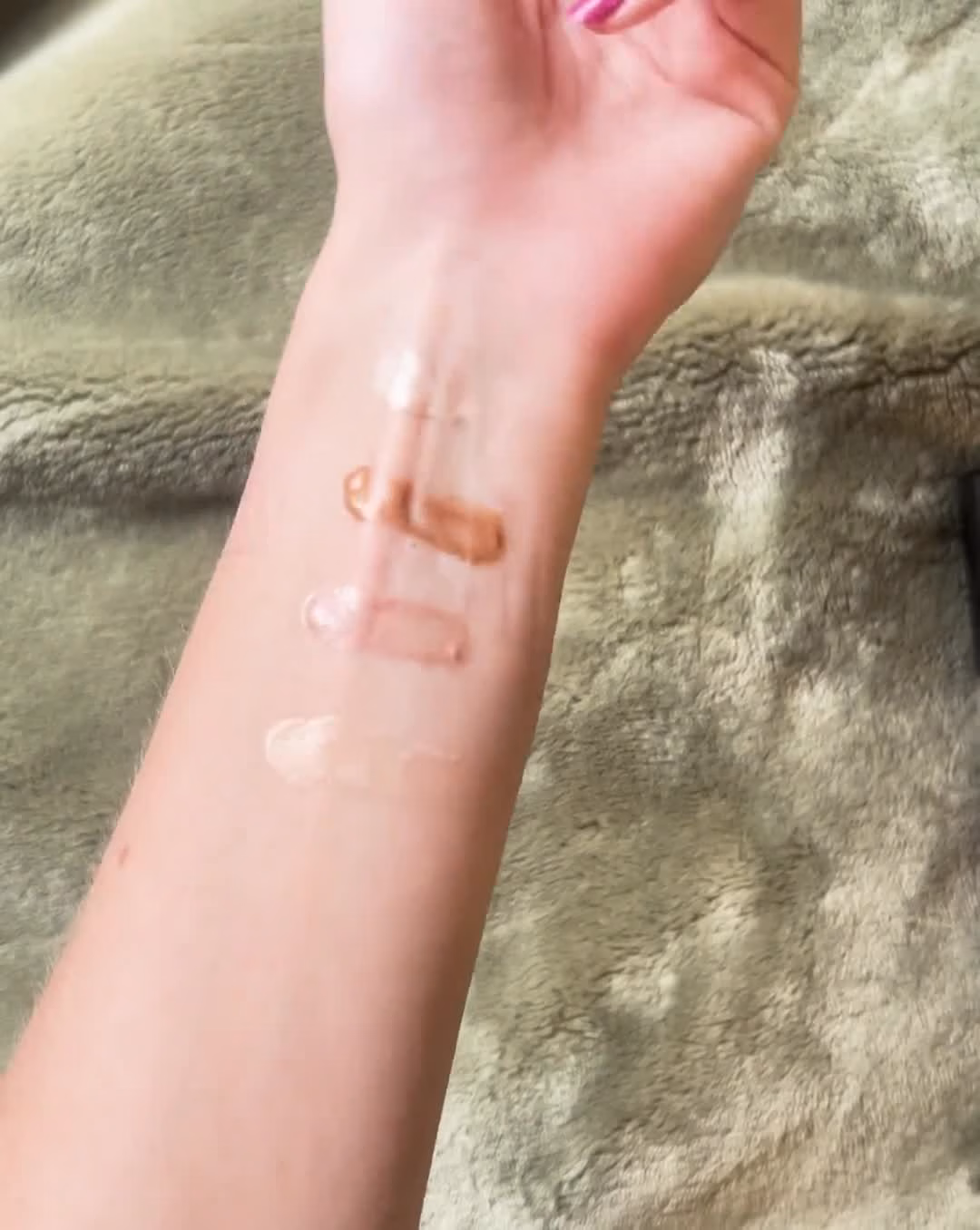 Saie Super Gel shades from top to bottom: Starglow, Sunglow, Roseglow, Warmglow