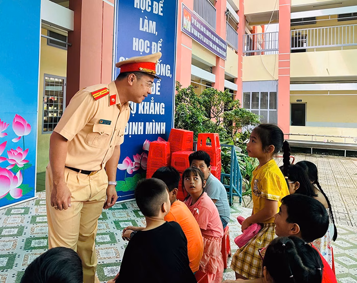 Kỹ năng ATGT đường thủy cho học sinh