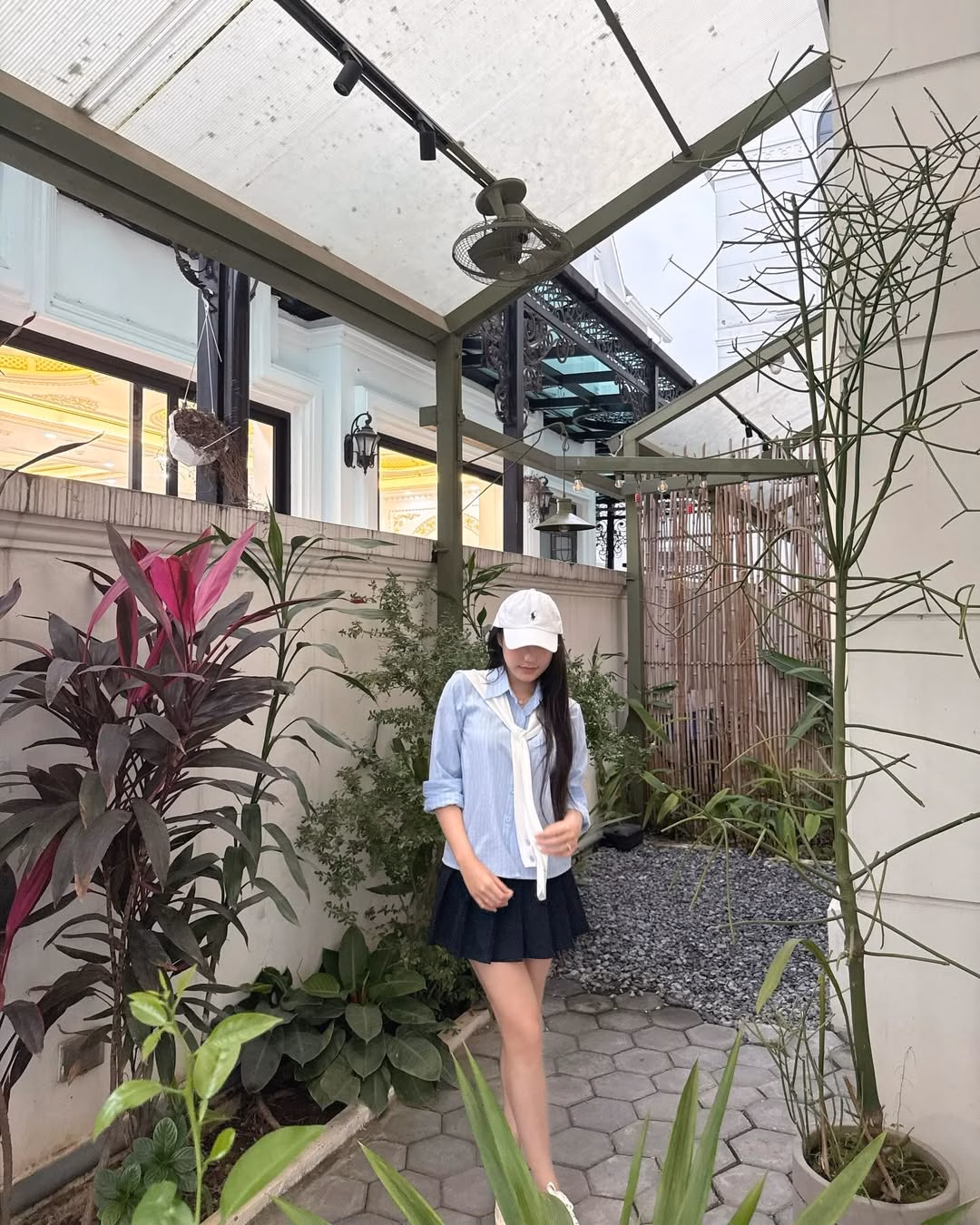 Tiểu thư Doãn Hải My mê áo sơ mi như điếu đổ, luôn ưu tiên tông màu sáng để tôn da và hack dáng- Ảnh 2.