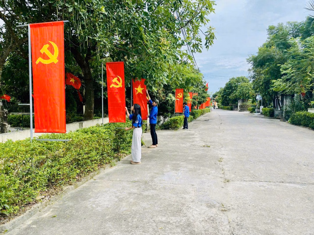Hà Tĩnh: Tuổi trẻ đồng loạt ra quân thực hiện công trình đường cờ thanh niên