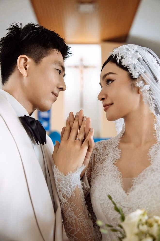 Quang Sơn và Thu Trang tổ chức lễ hôn phối Quang Sơn và Lê Thu Trang trong lễ hôn phối. Ảnh: FBNV.