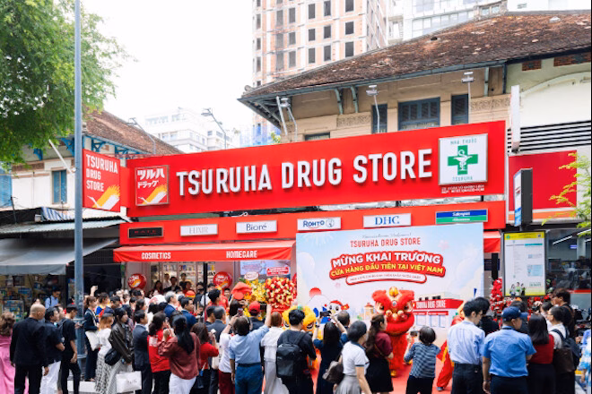 Tsuruha Drug Store: Cửa hàng đầu tiên tại TP.HCM với mô hình tích hợp dược phẩm và hàng tiêu dùng chất lượng cao Ngoài dược phẩm, Tsuruha còn cung cấp hàng nghìn sản phẩm thuộc các ngành hàng mỹ phẩm, makeup, chăm sóc cơ thể…