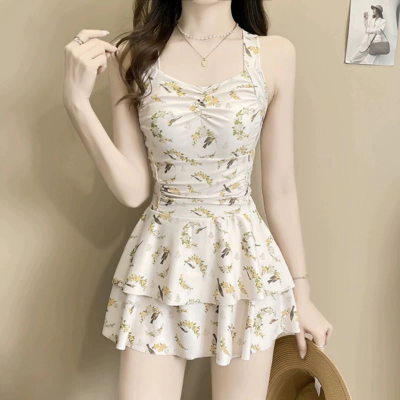 Mặc Đồ Bơi Nữ Dáng Váy Có Thực Sự Che Được Bụng Mỡ?