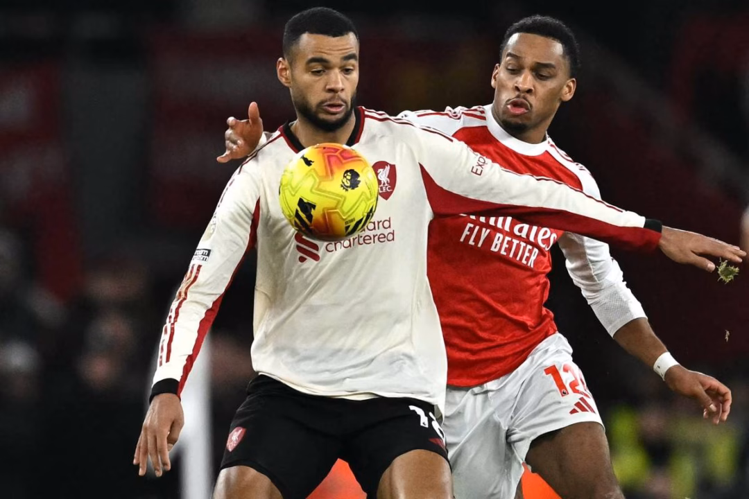 Arsenal bế tắc trước Liverpool