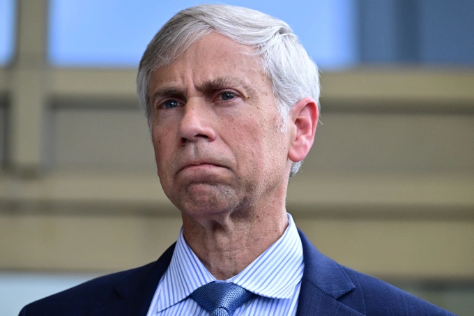 Luật sư Barry Pollack trước t&ograve;a &aacute;n