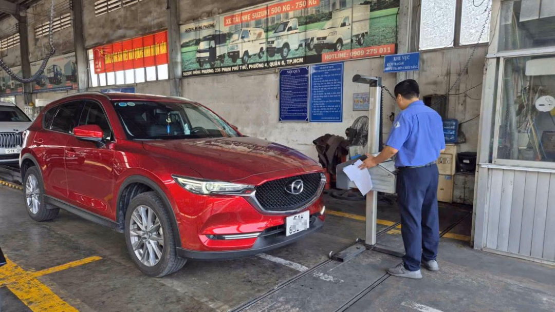 Số liệu thực tế và hoạt động của trung tâm 50‑02S Bên trong trung tâm đăng kiểm