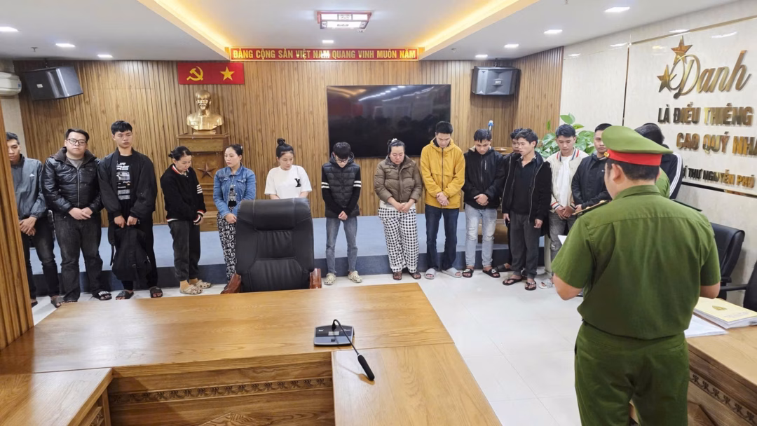 C&aacute;c đối tượng bị khởi tố v&agrave; bắt giữ trong vụ mua b&aacute;n t&agrave;i khoản ng&acirc;n h&agrave;ng