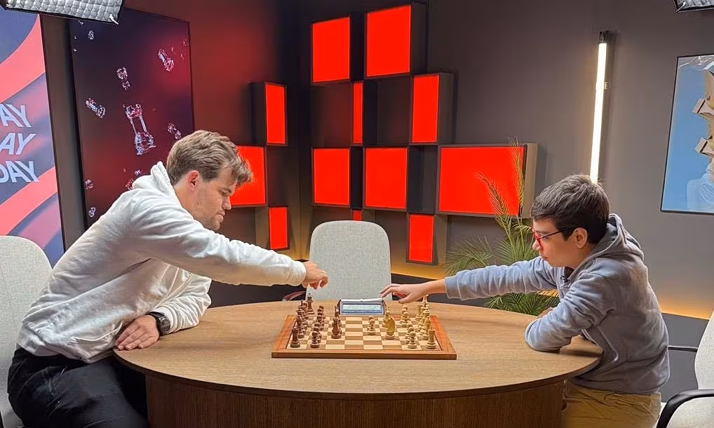 Carlsen ca ngợi tài năng của thần đồng cờ vua Argentina, vượt cả Messi