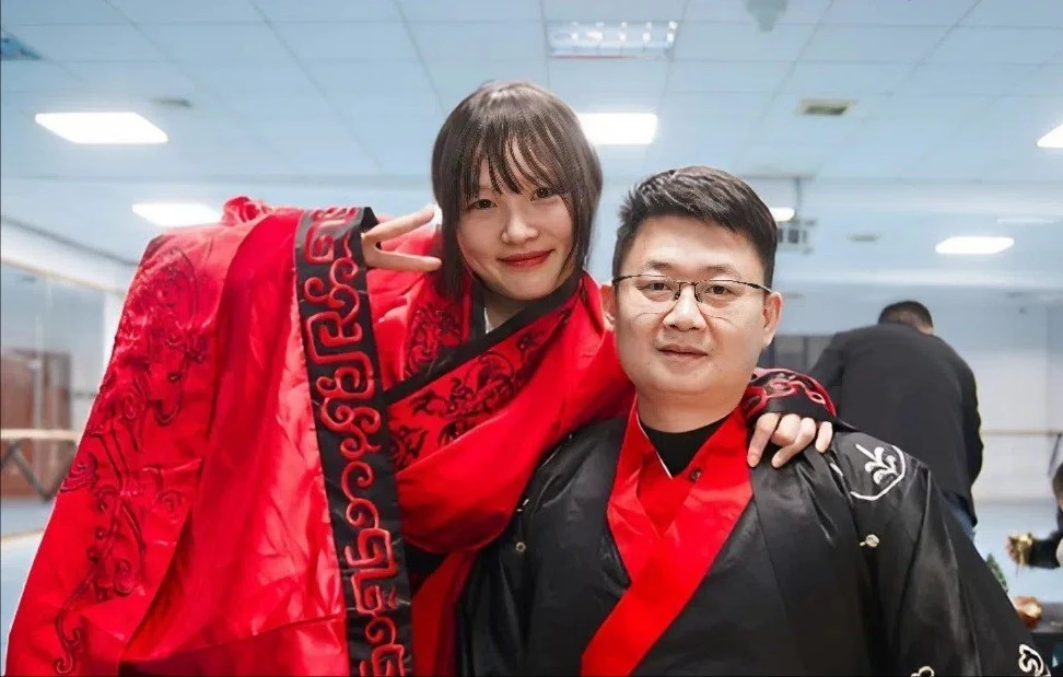 Câu chuyện cảm động: Cô gái được cứu sống 17 năm sau kết hôn với người đã cứu mình