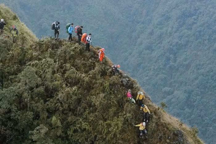 Chinh Phục Ba Đỉnh Khắc Nghiệt Miêu Thạch Sơn – Chu Va 12 – Cán Chùa Thìa Sảng: Hành Trình Trekkers Đỉnh Cao 2024