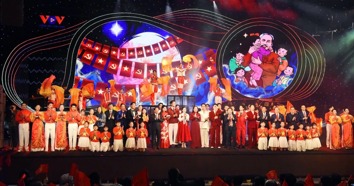 Nghệ thuật “Với Đảng vẹn toàn niềm tin yêu” – tôn vinh dân tộc