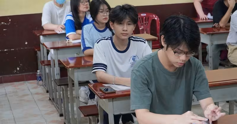 2026: Các trường TP.HCM bỏ tổ hợp C00, A00 trong tuyển sinh