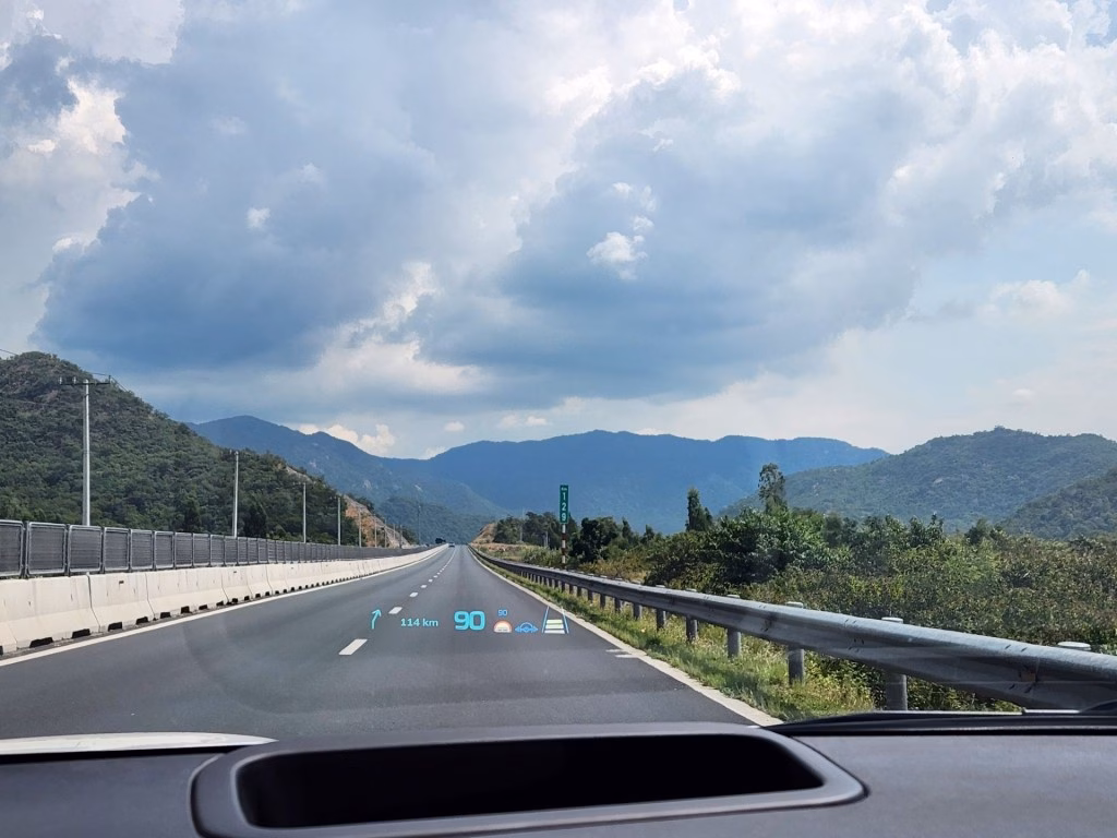 Hệ thống ADAS tr&ecirc;n VinFast VF 7 được đ&aacute;nh gi&aacute; cao bởi người d&ugrave;ng