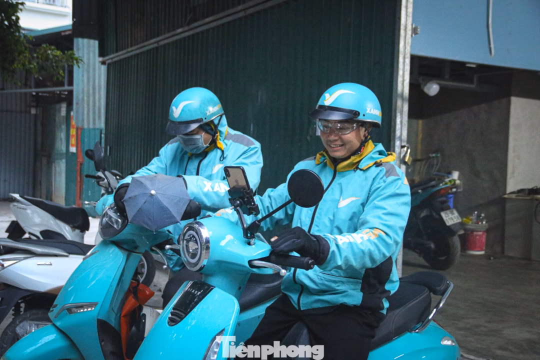 Khu vực nghỉ ngơi v&agrave; sạc xe tại trạm