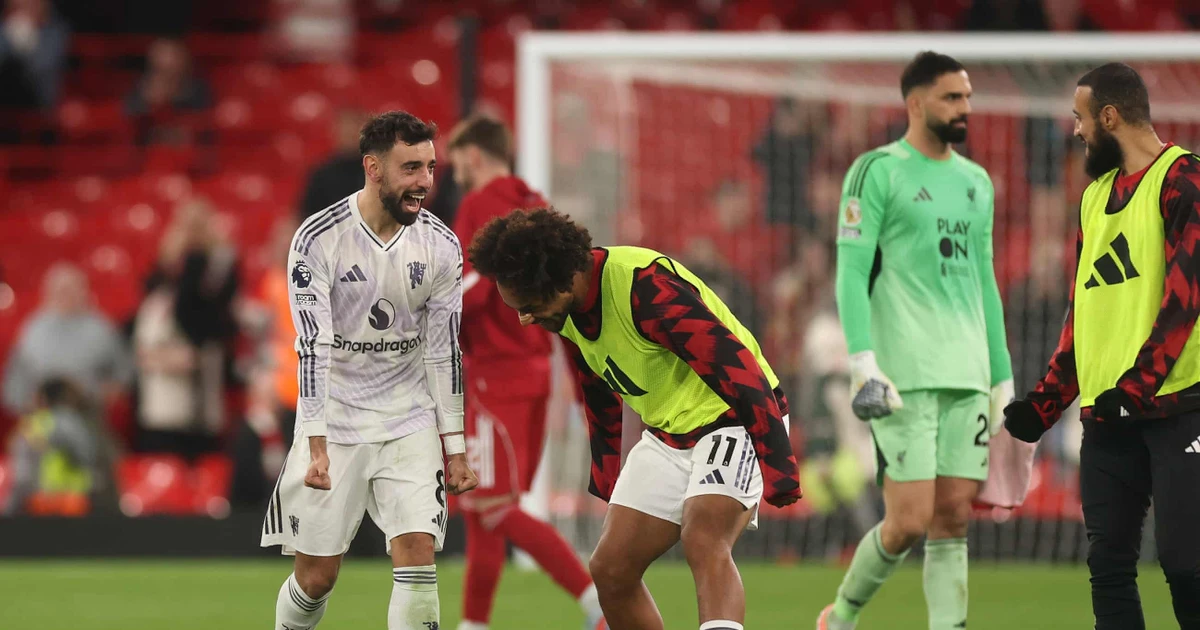 Ruben Amorim rạng ngời khi MU bất ngờ thắng Liverpool 2-1 tại Anfield