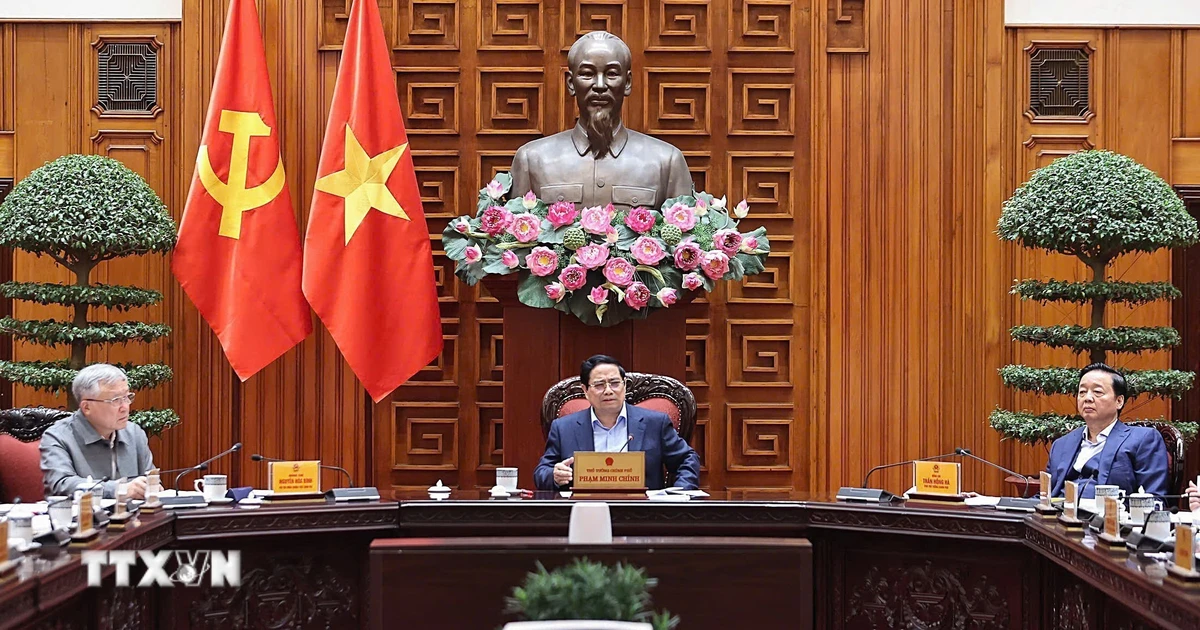 Thủ tướng chỉ đạo chiến lược đất hiếm và tháo gỡ vướng mắc dự án BT giao thông