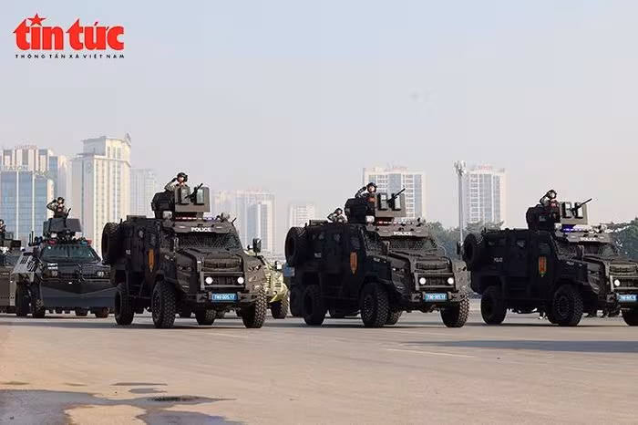 Tổng duyệt an ninh Đại hội XIV: Xe bọc thép và phương tiện hiện đại