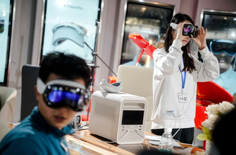Vision Pro của Apple: Vì sao kính thực tế ảo đắt đỏ không bán chạy?
