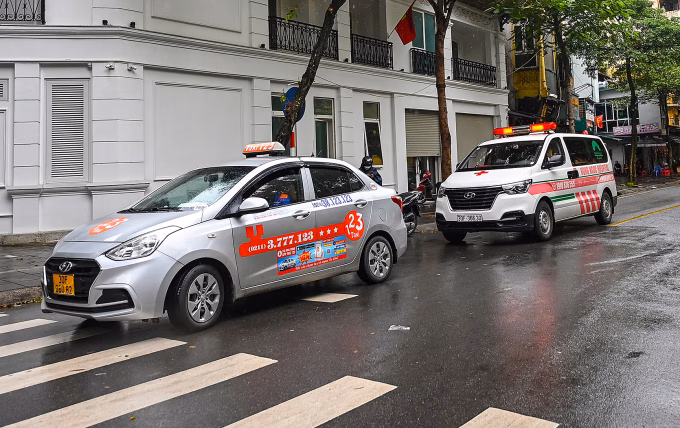 Xe kinh doanh vận tải dưới 10 chỗ &ndash; cập nhật mức ph&iacute; đường bộ