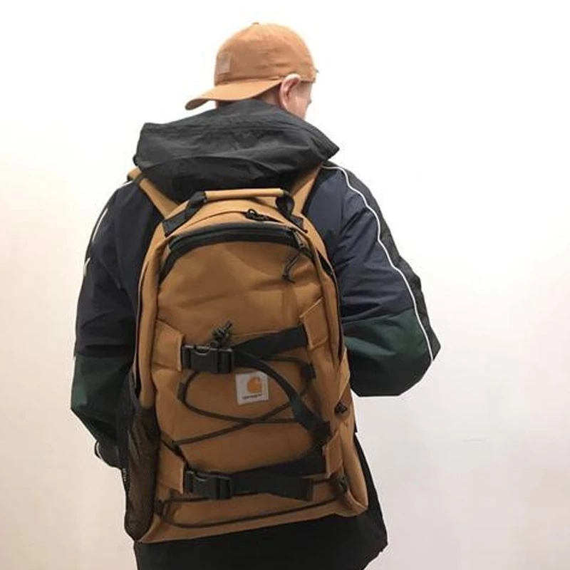 Lỗ thoát gió trên ba lô du lịch chống nước dung tích lớn có thể làm ẩm đồ dùng dù tưởng chừng an toàn