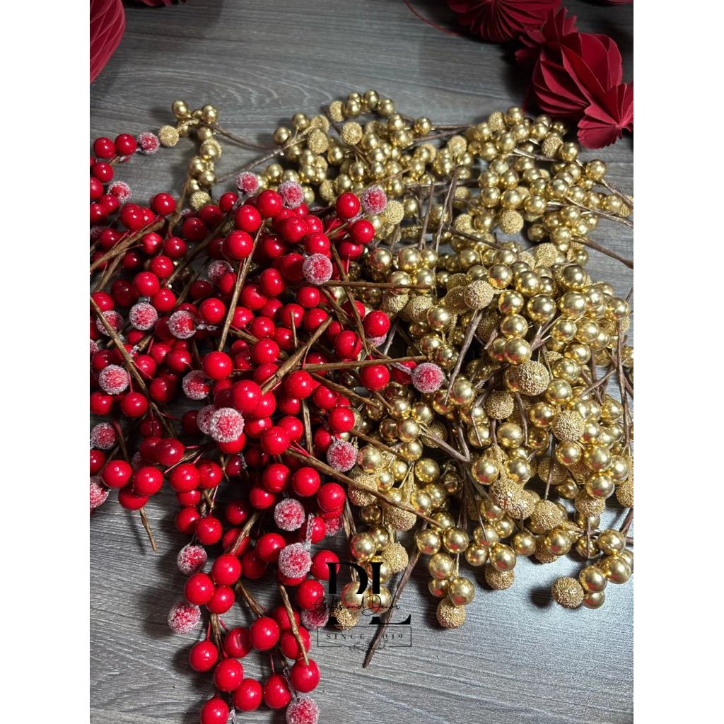 Vật trang trí Tết lấp lánh mang không gian rực rỡ ban đầu, nhưng sau vài ngày dễ mất sức hút.