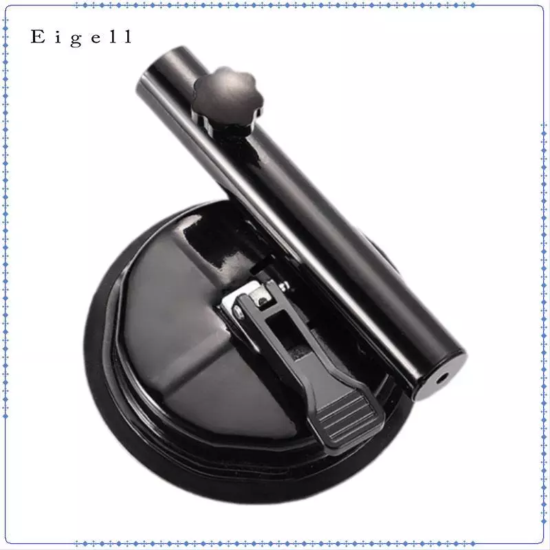 Khi lắp cờ đa năng trên SUV, việc điều chỉnh chiều cao và góc nghiêng bất ngờ quyết định độ ổn định trên mọi địa hình