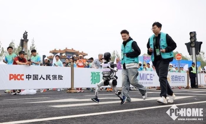 Cuộc Đua Giữa Người và Máy: Giải Bán Marathon Robot Bắc Kinh 2026