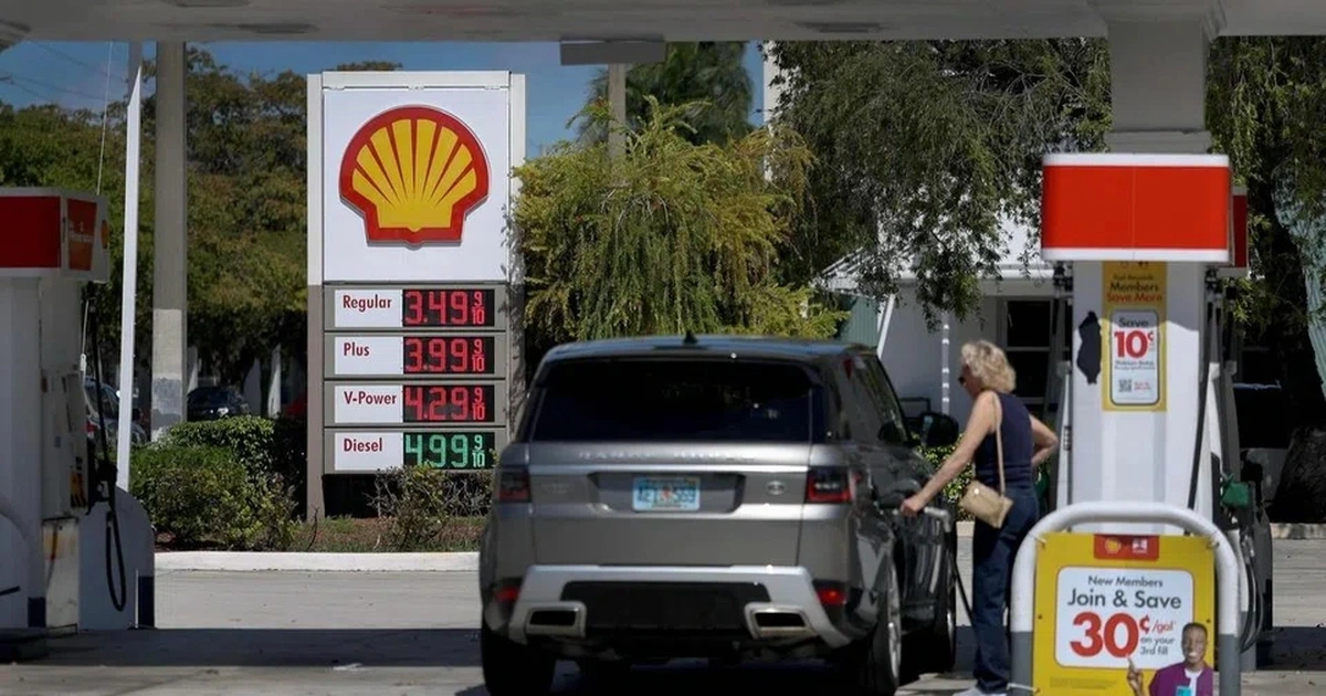 Nới lỏng trừng phạt Nga: Đòn bẩy chính sách Mỹ kìm hãm giá dầu leo thang?