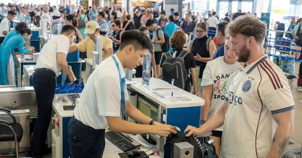 Phân Tích Chuyên Sâu: Chia Sẻ Rủi Ro Giá Nhiên Liệu Giữa Nhà Nước, Hãng Bay và Hành Khách