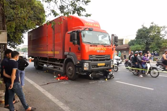 Phân Tích Hiện Trường Va Chạm Xe Hơi và Xe Máy Tại Huế: Bài Học An Toàn Đường Bộ