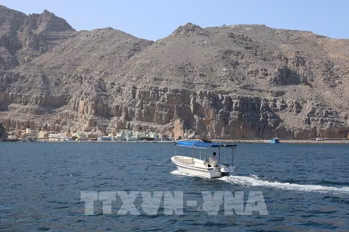 Phản ứng của Iran về Eo biển Hormuz: Điều kiện lưu thông và Căng thẳng địa chính trị