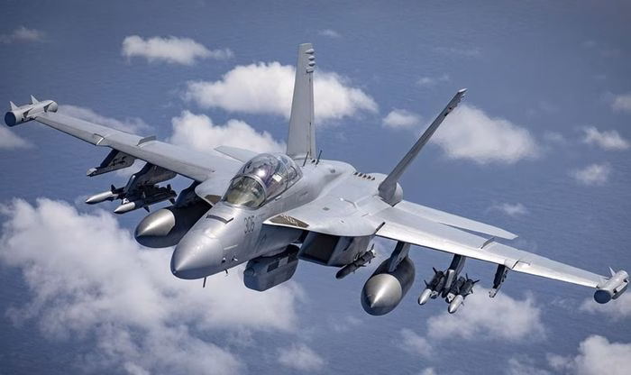 T&ecirc;n lửa chống radar AGM-88 HARM được ph&oacute;ng từ EA-18G Growler sau khi hệ thống Beowulf x&aacute;c định vị tr&iacute; radar