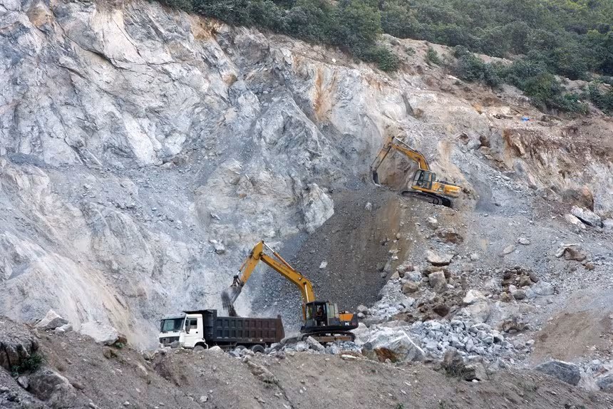 Apatit Việt Nam (PAT) chốt tạm ứng cổ tức 100% bằng tiền mặt