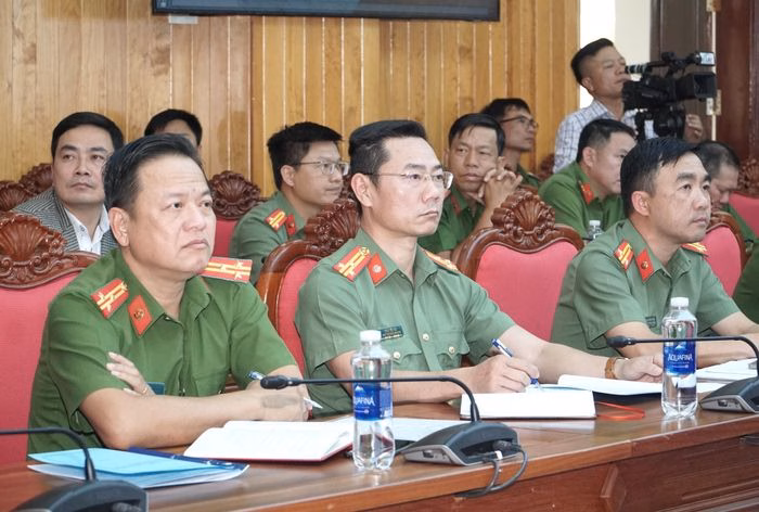 C&aacute;n bộ chiến sĩ tham gia hội nghị