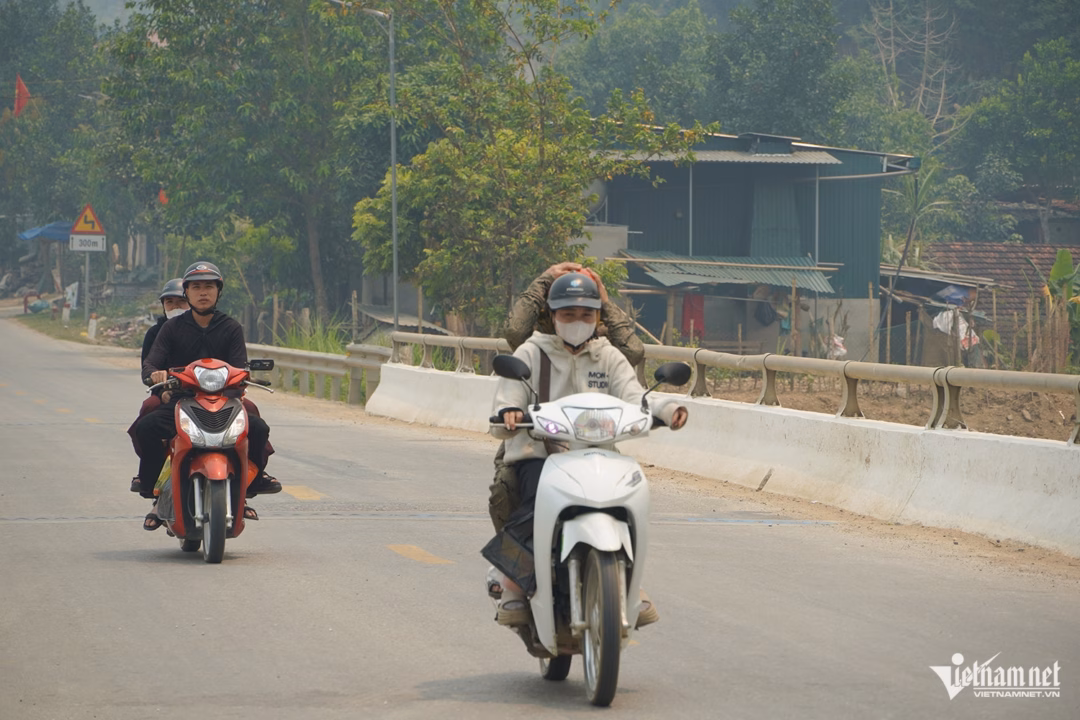 Cảnh nắng nóng gay gắt tại ngã ba Cửa Rào, Nghệ An