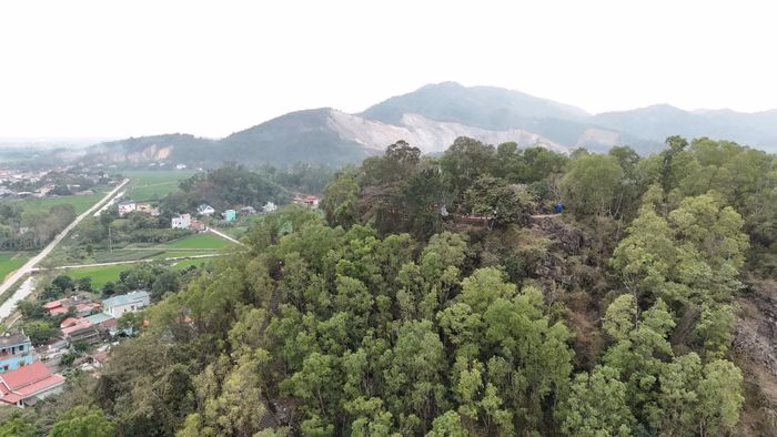 Cảnh quan từ đỉnh n&uacute;i T&ugrave;ng