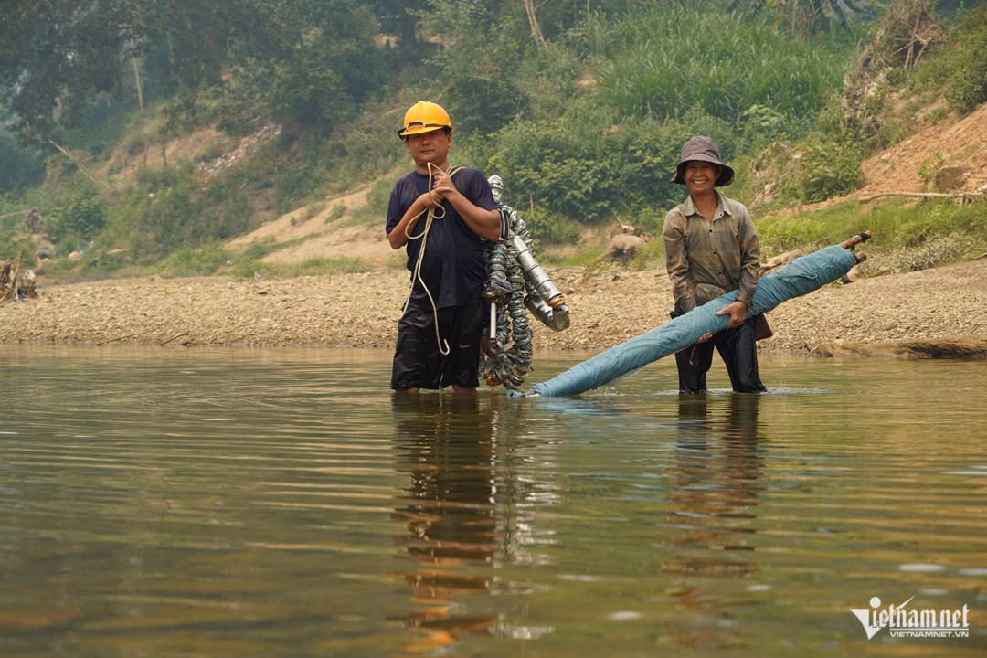 Cảnh sinh hoạt vắng vẻ do nắng nóng cao điểm