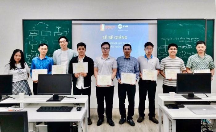 Chứng nhận ho&agrave;n th&agrave;nh kh&oacute;a đ&agrave;o tạo chuyển đổi số tại Thủy điện Trung Sơn